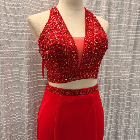 Splash Red Backless Gown - Picture 2 of 6